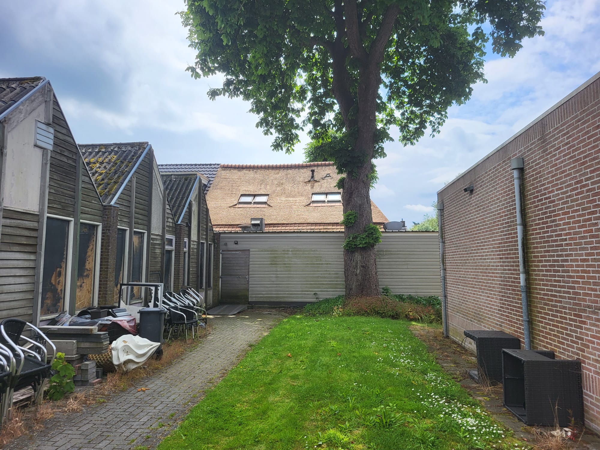 rieten-dak-woonwijk